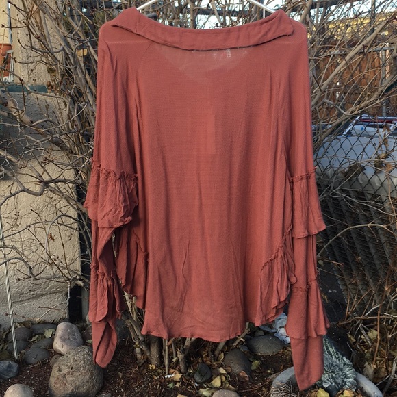 NWT Woman’s flowy type blouse by Love Sam - Picture 2 of 7